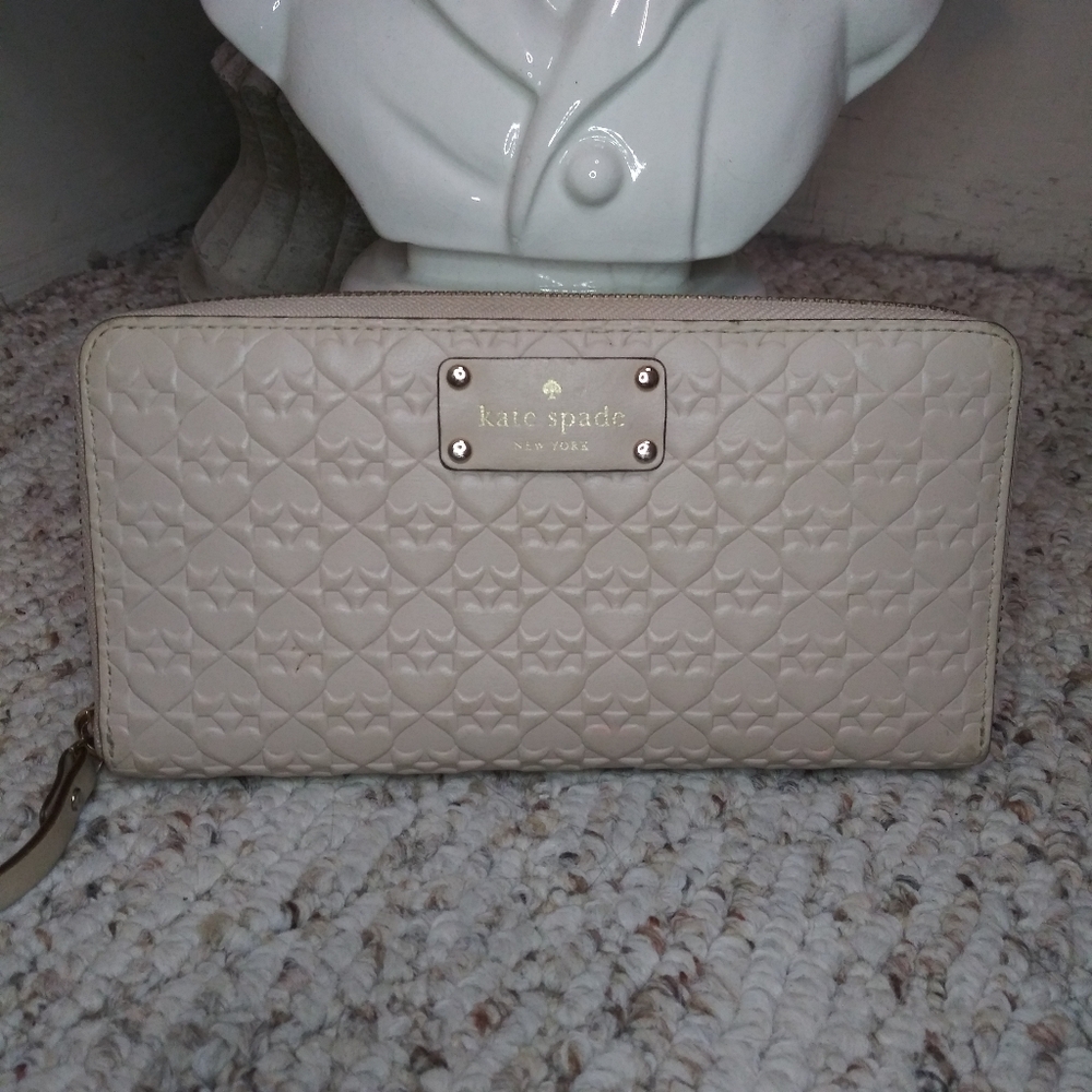 Kate Spade Cream Leather Three Dimensional Spade Patterned Zip Around Wallet